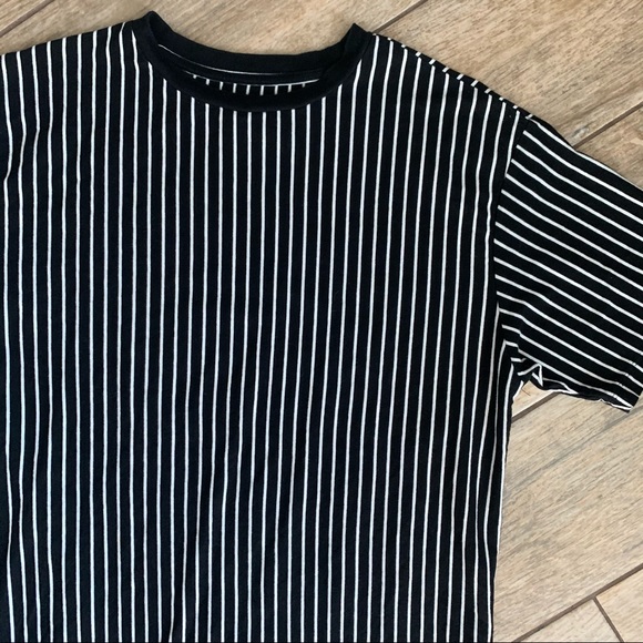 Original Use vertical stripe tee GUC - Picture 2 of 8